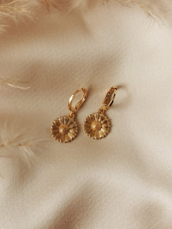 Daisies - 14k Gold Plated Huggie earrings